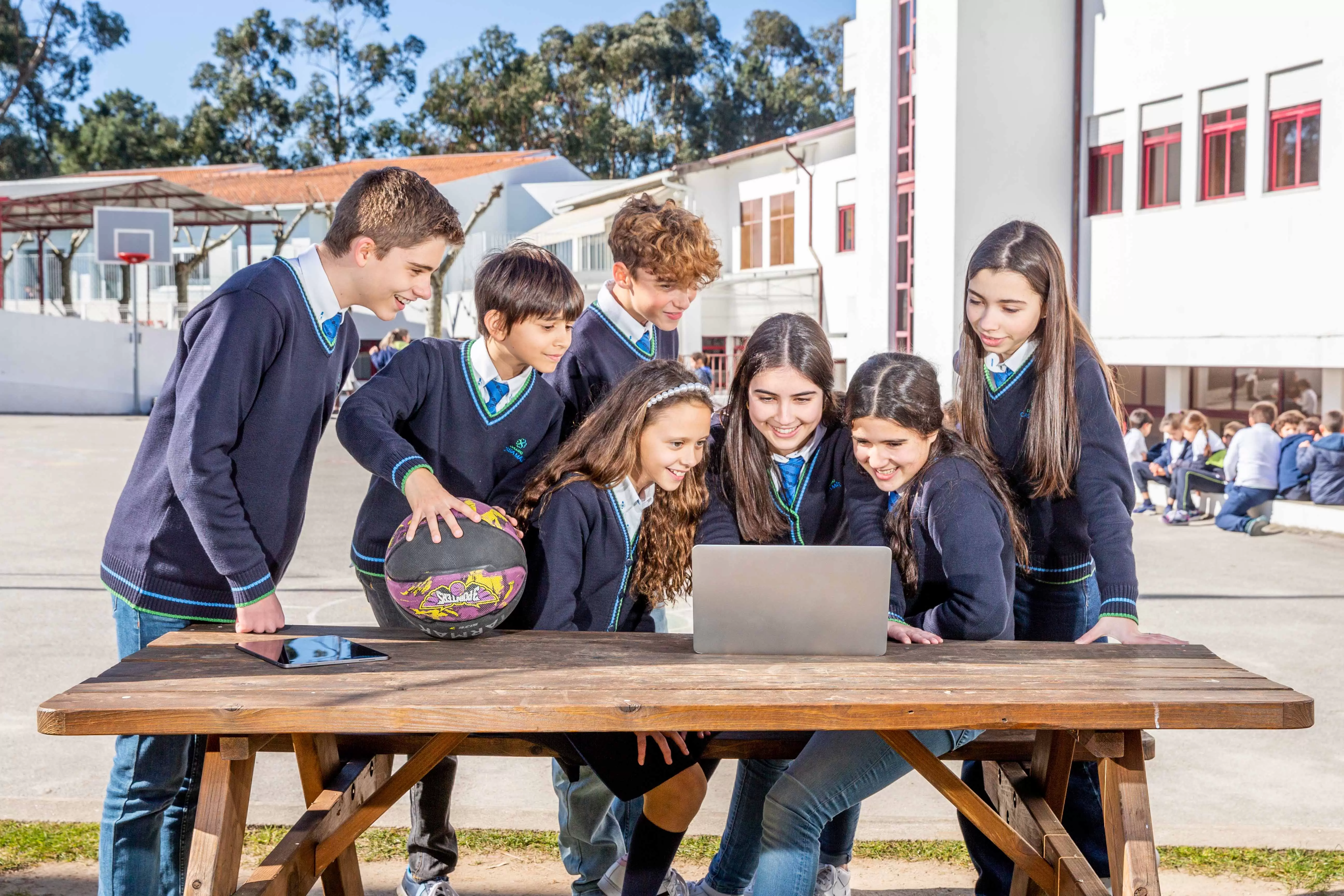 Crian&ccedil;as a aprender num ambiente natural